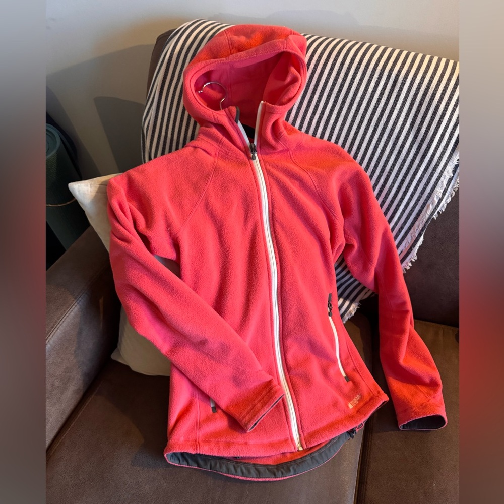 Beautiful MEC fleece, size small